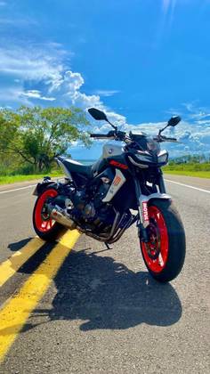 YAMAHA MT-09 